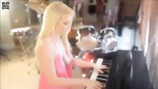 Linsey Donovan (linsey99) OnlyFans Leaks 2022 Pet of the Month Skinny Blonde 10