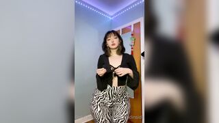 Low-keydeadinside (Cassss) OnlyFans charming teardrop boobs are attractive to lick 3