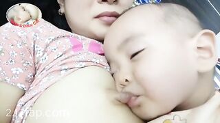 Mom & Baby Cat / BÉ CÁT CHANNEL/ Lovely Mum Hot Stunning Mother YouTuber Patreon Leaked 11