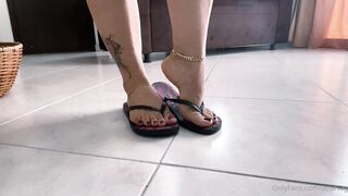 YelahiaG Onlyfans Hi guys! Enjoy this special foot fetish and anal sex with my friend @salvatore_tattoo . First moment