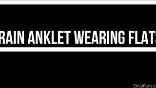 YelahiaG Onlyfans A few days ago I received a gift that I loved a pair of super sexy gray flats and while wearing them