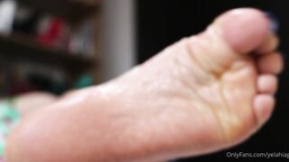 YelahiaG Onlyfans I really enjoy being without underwear, wearing flowing, soft and very feminine dresses ... Yesterda