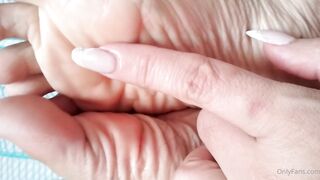 YelahiaG OnlyFans Leaks - Good morning darling! Happy Saturday! A quickle handjob this morning for my feet_ ✊