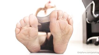 YelahiaG OnlyFans Leaks - And this is the second video. Which of the two with pantyhose did you like the most_