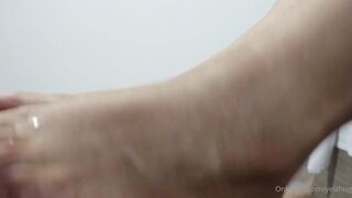 YelahiaG OnlyFans Leaks - Your place is under my feet! FootJob and Cumshot!  Enjoy guys and if you like give likes and comment