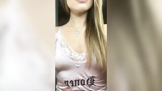 Anna Matthews (Annaxvip) OnlyFans Leaks sexy pose spreading