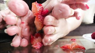 YelahiaG OnlyFans Leaks - Guys this is the seventeenth video that I share with you here on my OnlyFans, since November 20, 202