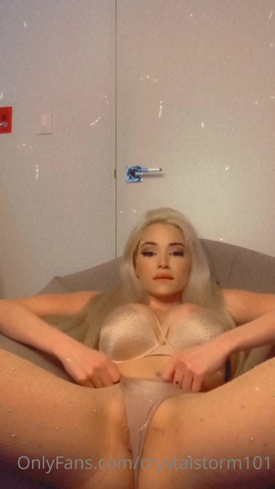 Crystal Storm (crystalstorm101) OnlyFans Leaks crystalboygirl1011 Horny Blondie  197 | 247Fap