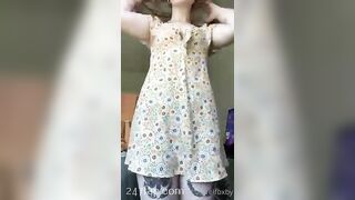 Elfbxby flash her boobs and shaved yoni under her dress