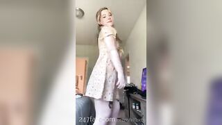 Elfbxby flash her boobs and shaved yoni under her dress