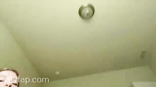 Elfbxby boring dildo her cunt on the bed, really happy