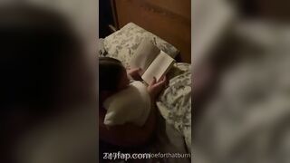 Aloe4ThatBurn feels horny when reading books, fully naked lol