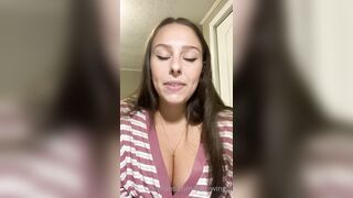 Just-wingit (Hailey aka Wing) OnlyFans Leaks HIGHLIGHT College Student Exploring her Sexuality 1
