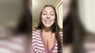 Just-wingit (Hailey aka Wing) OnlyFans Leaks HIGHLIGHT College Student Exploring her Sexuality 1