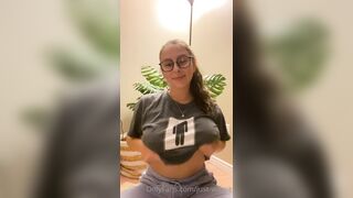 Just-wingit (Hailey aka Wing) OnlyFans Leaks College Student Exploring her Sexuality 6