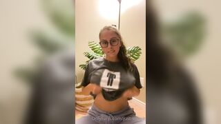 Just-wingit (Hailey aka Wing) OnlyFans Leaks College Student Exploring her Sexuality 6