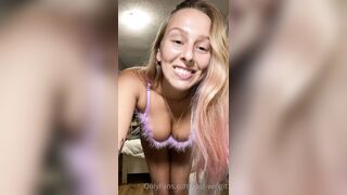 Just-wingit (Hailey aka Wing) OnlyFans Leaks College Student Exploring her Sexuality 30