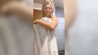 Just-wingit (Hailey aka Wing) OnlyFans Leaks College Student Exploring her Sexuality 208