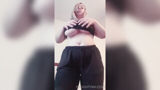 Jocibaker (Jocelyn Baker) OnlyFans Leaks 36DDDs Typical Mom Next Door 353