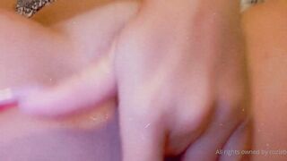 Coziebae (Comfiecozie aka Riya Lyn) OnlyFans Leaks Total Natural Hottie with juicy ass 24