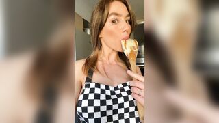 Elizarosewatson (Eliza Rose Watson) Muscular Six Pack Girl 118