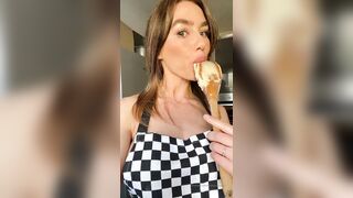 Elizarosewatson (Eliza Rose Watson) Muscular Six Pack Girl 118