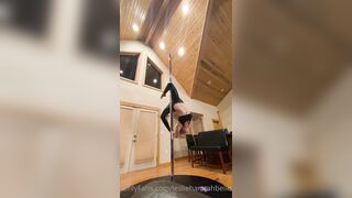 Leslie Golden (lesliehannahbelle) OnlyFans Leaks Instagram Star is a Former Cheerleader 21