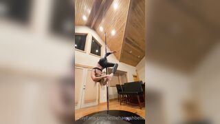 Leslie Golden (lesliehannahbelle) OnlyFans Leaks Instagram Star is a Former Cheerleader 21