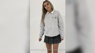 Leslie Golden (lesliehannahbelle) OnlyFans Leaks Instagram Star is a Former Cheerleader 17