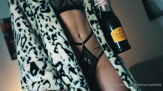 Leslie Golden (lesliehannahbelle) OnlyFans Leaks Instagram Star is a Former Cheerleader 2