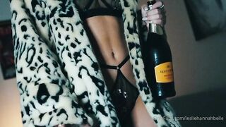 Leslie Golden (lesliehannahbelle) OnlyFans Leaks Instagram Star is a Former Cheerleader 2