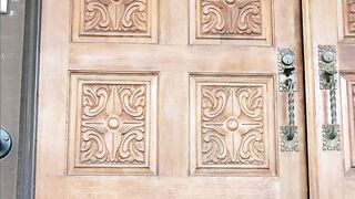 Annablossom (Anna Blossom)  Leaks Resplendent Model Plays with herself at her Front Door with Cars Driving by 