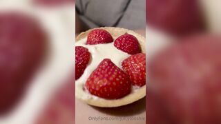 JuicyTooshie (Ashleigh) OnlyFans Leaks Face Reveal Juicy Tooshie Queen of Erotica Porn Video 1