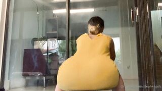 Stephkegels (Steph Kegels) OnlyFans Leaks a gril with a big smile & heart & ass Porn Video 153