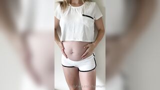 Funmum (Fun Mum aka TheFunMilf) OnlyFans The Fun Milf is a Hot Wife Porn Video 323