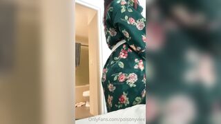 Poisonyviee (Poison Yvie) OnlyFans Leaks Yvie Velour Big Ass Latina Porn Video 110