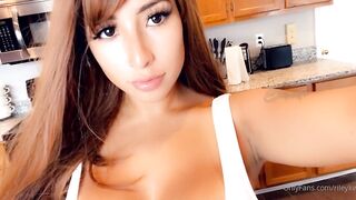 Rileykwums (Riley Kwums aka rileyisrawr) OnlyFans Leaks Smug Girl from Paradise Porn Video 49