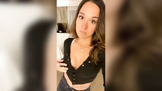 Alanaaraya (Alana Araya aka alanaallovertheplace) OnlyFans Leaks Average Girl Next Door Getting Naughty Porn Video 17