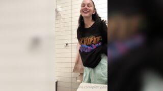 Prettyybb (Rylrat aka Ryl Rat) OnlyFans Leaks Slim Fit Next Door Girlfriend Gone Bad Porn Video 11