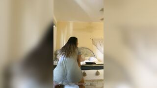 Lucelu (mynamesluce aka doingthemostluce aka tslucesworld) OnlyFans Leaks Electric Chick Porn Video 12